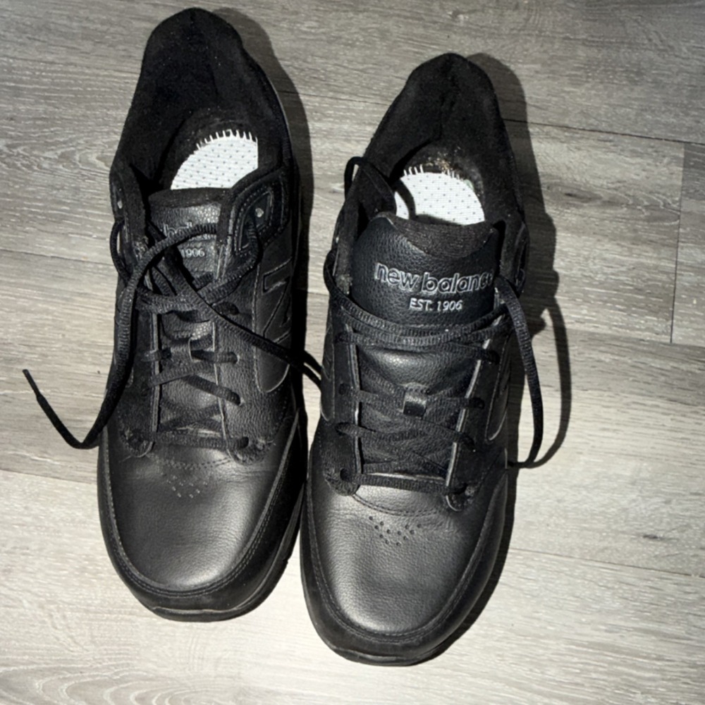 New Balance MW928V3 Men's Black 4E Low Top Leather Walking Sneaker Rubber Sole